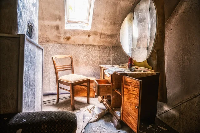 abandoned places, room, chair, dresser, decay, disintegration, old, abandoned, pforphoto, neglected, empty, to forget, house, building, expired, ailing, lost places, mirrors, mood, dilapidated, setup, nostalgia, dresser, dresser, dresser, dresser, dresser, abandoned, house. Referrals for a junk removal business: how owners get more of them
