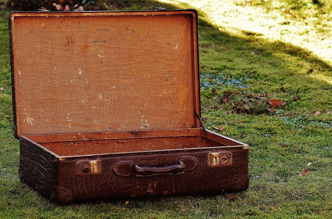 suitcase, antique, leather, old suitcase, junk, generations, suitcase, suitcase, suitcase, suitcase, suitcase. Junk removal insurance costs and the cover behind them